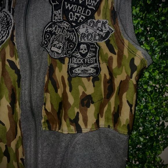 1/1 Gray Patched, Spiked Sleeveless zipup jacket - Picture 5 of 5